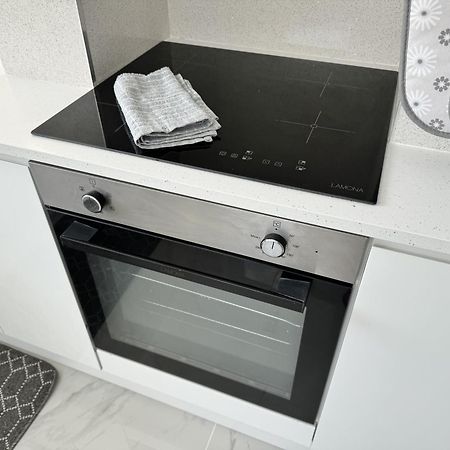 Modern 3-Bed Hideaway Near Westgate With Parking Βίλα Κάντεμπερι Εξωτερικό φωτογραφία