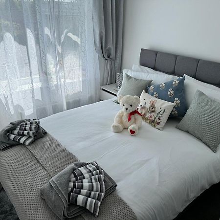 Modern 3-Bed Hideaway Near Westgate With Parking Βίλα Κάντεμπερι Εξωτερικό φωτογραφία