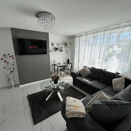 Modern 3-Bed Hideaway Near Westgate With Parking Βίλα Κάντεμπερι Εξωτερικό φωτογραφία