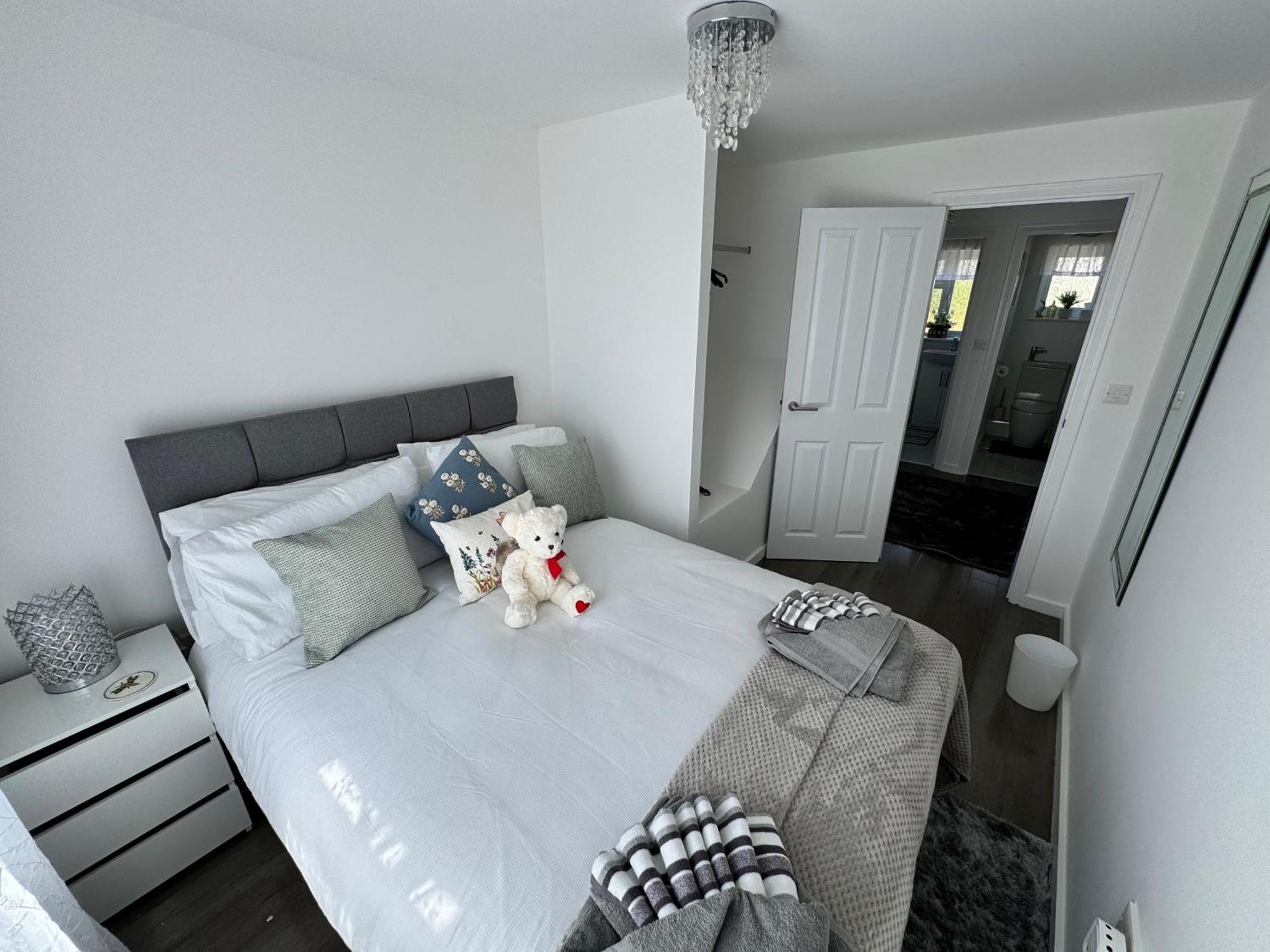 Modern 3-Bed Hideaway Near Westgate With Parking Βίλα Κάντεμπερι Εξωτερικό φωτογραφία