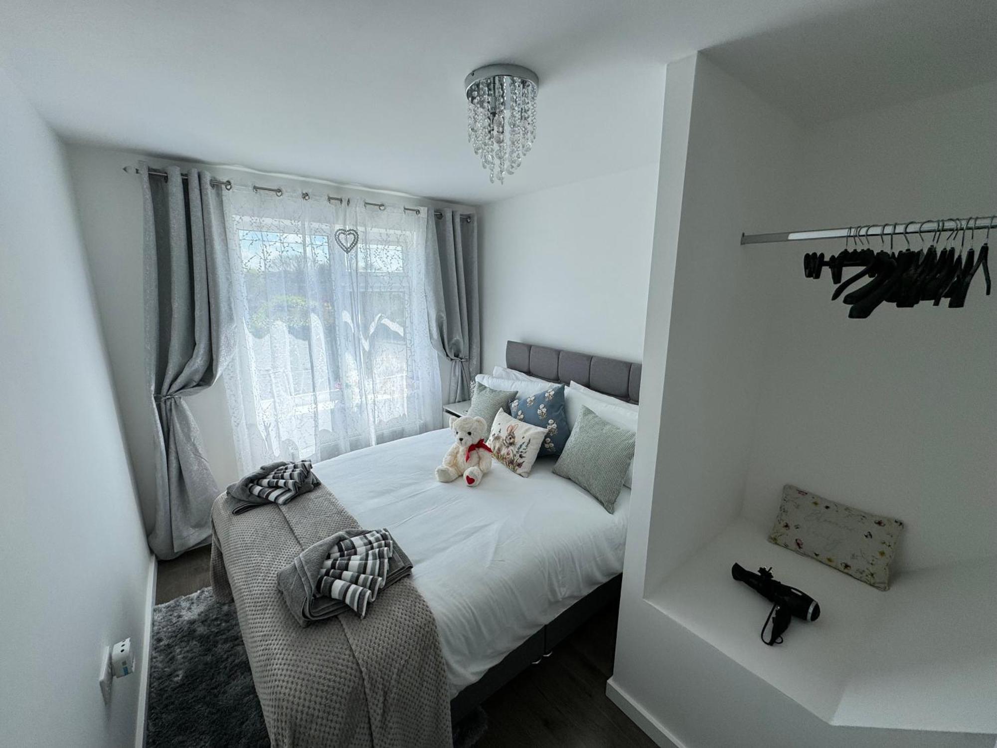 Modern 3-Bed Hideaway Near Westgate With Parking Βίλα Κάντεμπερι Εξωτερικό φωτογραφία