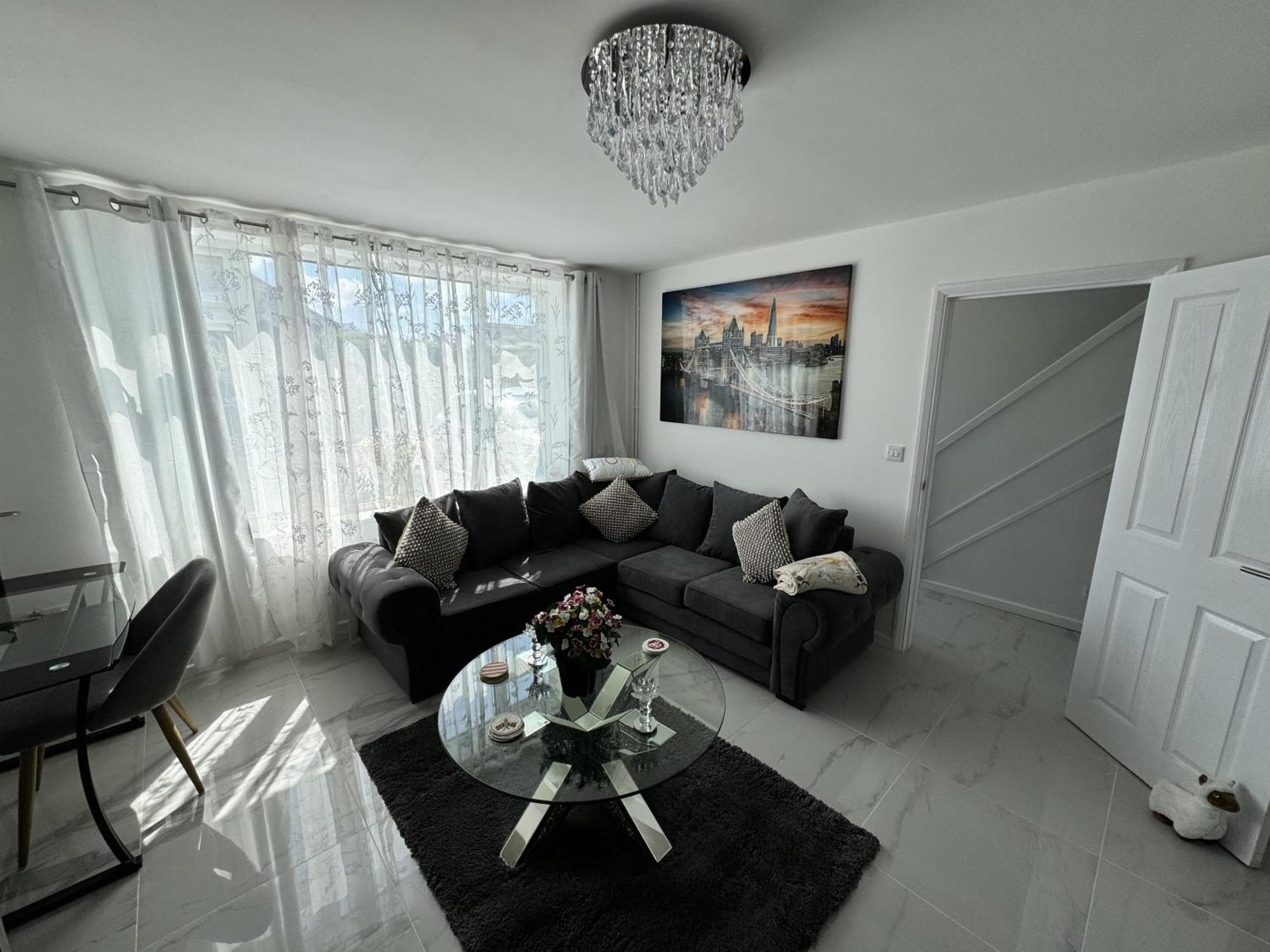 Modern 3-Bed Hideaway Near Westgate With Parking Βίλα Κάντεμπερι Εξωτερικό φωτογραφία